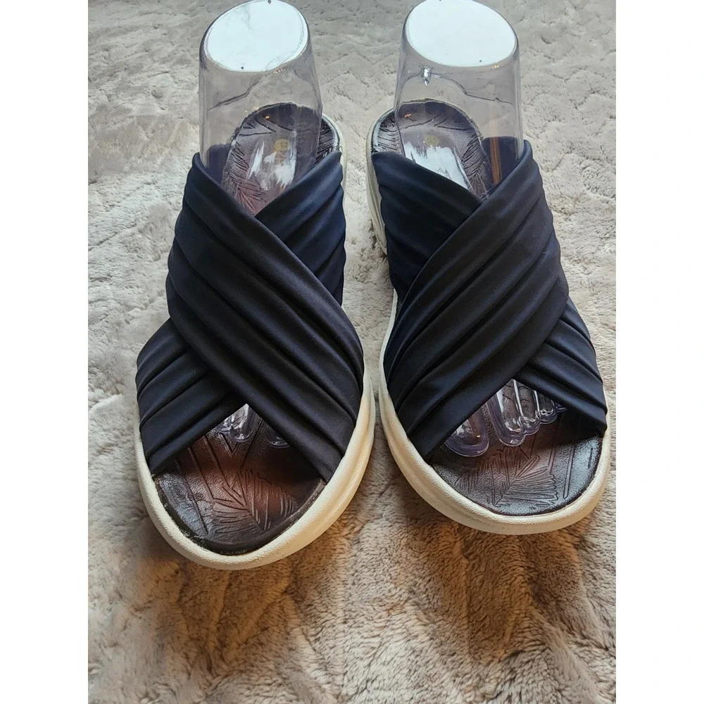 Bzees Knockout Navy Blue White Slip On Wedge Sandals Womens 10